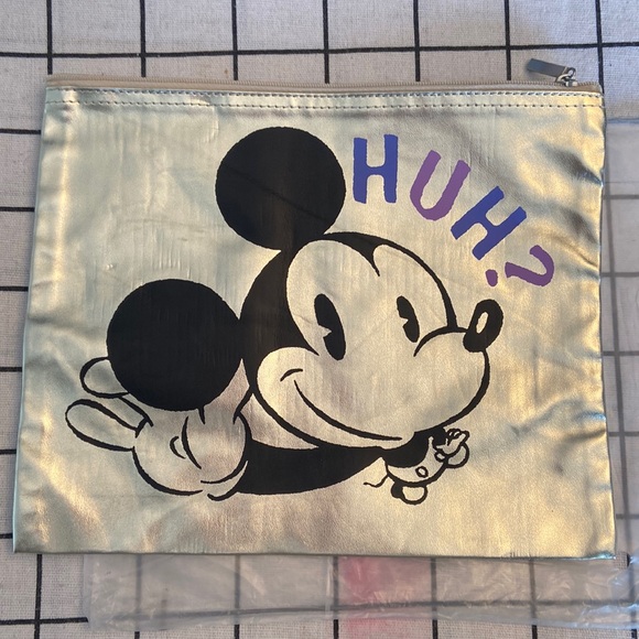 Brand new Disney Pouch cosmetic case - Picture 1 of 9